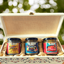 Load image into Gallery viewer, Gift Box - Punjabi Tikka Masala, Punjabi Dal Makhani Masala & Diliwala Paneer Butter Masala