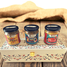 Load image into Gallery viewer, Gift Box - Punjabi Tikka Masala, Punjabi Dal Makhani Masala & Diliwala Paneer Butter Masala