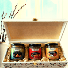 Load image into Gallery viewer, Gift Box - Biryani Masala, Rajma Masala, Pav Bhaji Masala